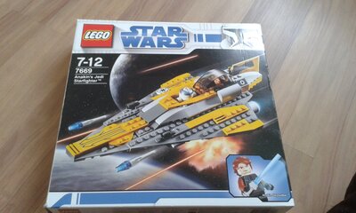 Anakins Jedi Starfighter (2008er Version) bei Amazon bestellen
