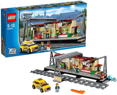 Alle Details zum LEGO-Set Bahnhof (2013er Version) und ähnlichen Sets