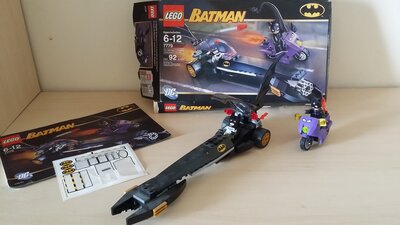 Alle Details zum LEGO-Set Batman Dragster - Catwoman Verfolgung und ähnlichen Sets