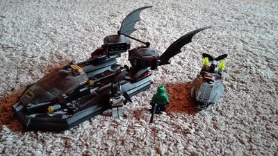 Alle Details zum LEGO-Set Das Batboot: Jagd nach Killer Croc und ähnlichen Sets