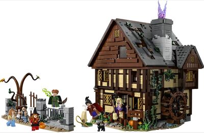 Alle Details zum LEGO-Set Disney Hocus Pocus: Das Hexenhaus der Sanderson-Schwestern und ähnlichen Sets