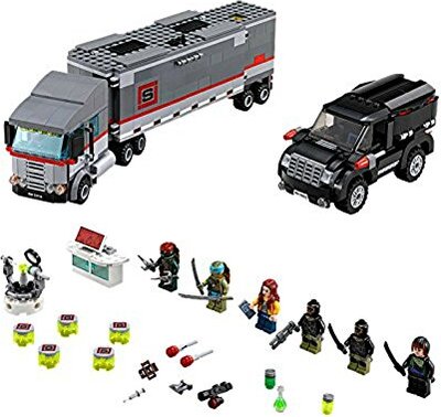 Alle Details zum LEGO-Set Flucht mit dem Sattelzug und ähnlichen Sets