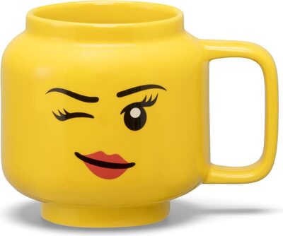 Keramikbecher mit zwinkerndem Mädchengesicht bei Amazon bestellen