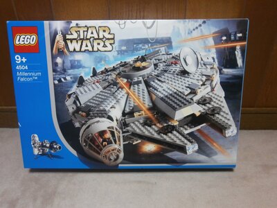 Alle Details zum LEGO-Set Millennium Falke (2004er Version) und ähnlichen Sets