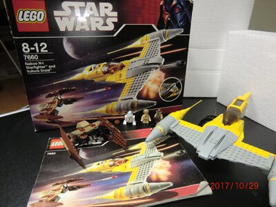 Alle Details zum LEGO-Set Naboo N-1 Starfighter & Vulture Droid und ähnlichen Sets