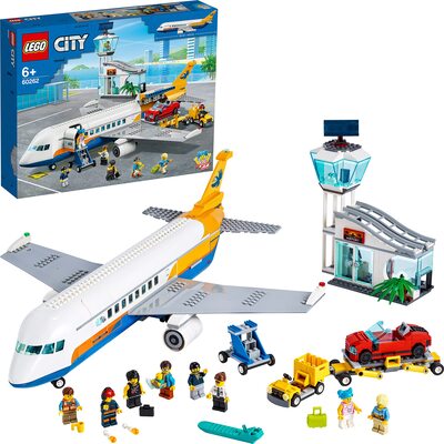 Alle Details zum LEGO-Set Passagierflugzeug (2020er Version) und ähnlichen Sets