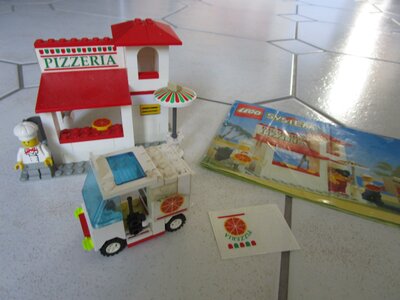 Alle Details zum LEGO-Set Pizza-Lieferservice und ähnlichen Sets