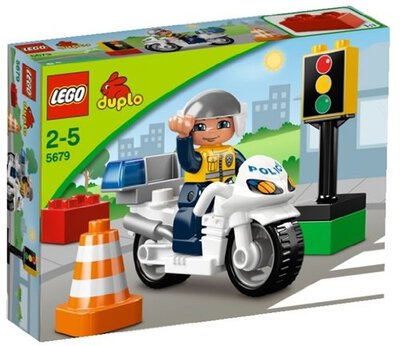 Polizist auf Polizeimotorrad (2011er Version) bei Amazon bestellen