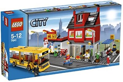Alle Details zum LEGO-Set Stadtviertel mit Bus und ähnlichen Sets