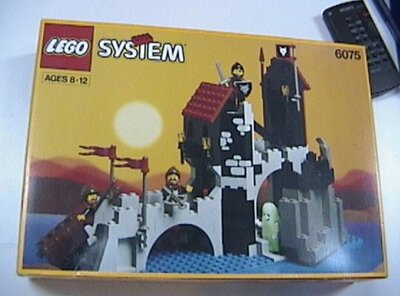 Alle Details zum LEGO-Set Wolfsrudel-Turm und ähnlichen Sets
