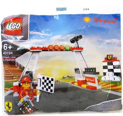 Alle Details zum LEGO-Set Ziellinie & Podium und ähnlichen Sets